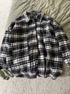 Fashion Nova Black & White Plaid Lightweight Shirt Jacket
